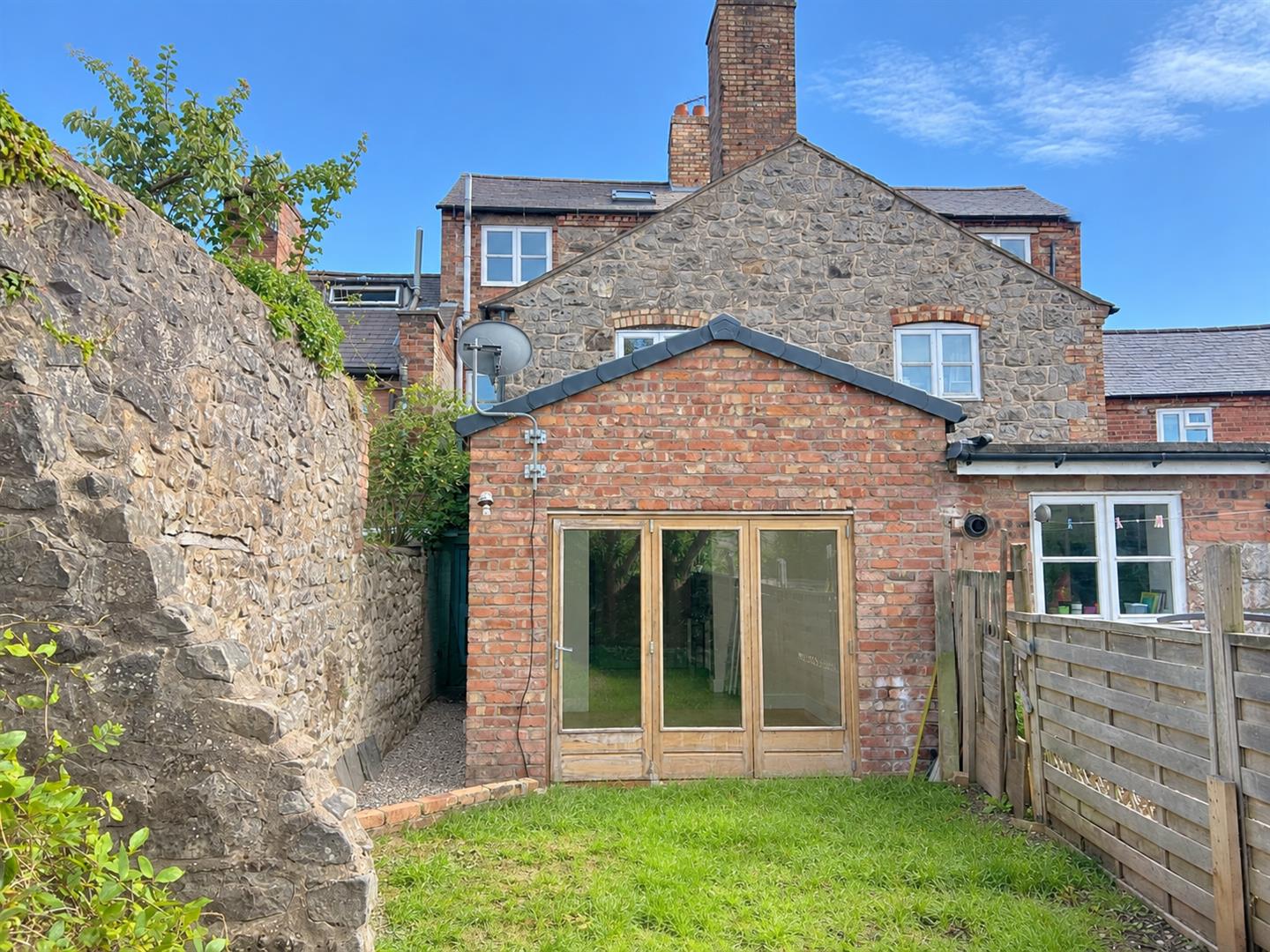 35 Upper Brook Street, Oswestry, SY11 2TG For Sale